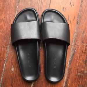 KYMA Women’s Black Leather Slides
